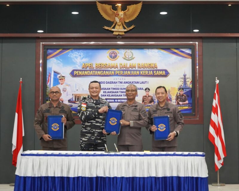 Perwakilan TNI AL dan kejaksaan mengikuti kegiatan penandatanganan perjanjian kerja sama untuk mendukung koordinasi penanganan tindak pidana di laut di Kodaeral I, Belawan, Jumat (16/10/2026). Foto: Dok. Istimewa 