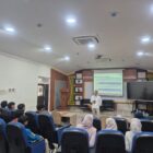 Mahasiswa Program Studi Manajemen Bisnis Syariah UIN Ar-Raniry mengikuti program BI Mengajar yang membahas peran bank sentral, kebijakan ekonomi, serta perkembangan sistem pembayaran digital. Foto: Dok. Istimewa 