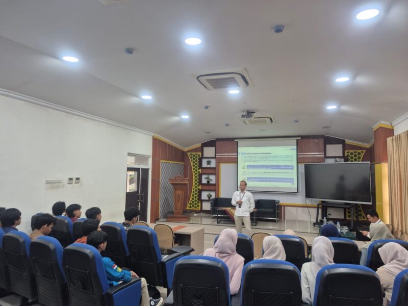 Mahasiswa Program Studi Manajemen Bisnis Syariah UIN Ar-Raniry mengikuti program BI Mengajar yang membahas peran bank sentral, kebijakan ekonomi, serta perkembangan sistem pembayaran digital. Foto: Dok. Istimewa 