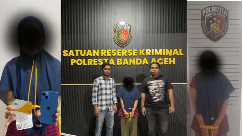 Personel Polresta Banda Aceh mengamankan seorang ART berinisial VRS yang ditetapkan sebagai tersangka dalam kasus dugaan pencurian gelang emas milik majikannya, Kamis (22/10/2026). Foto: Dok. Istimewa 