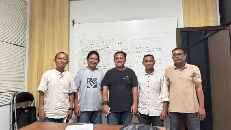 Panitia Pemilihan Ketua PWI Aceh foto bersama usai rapat persiapan penjaringan calon di kantor PWI Aceh di Banda Aceh, Minggu (4/10/2026) (Foto.IST)