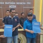 Nasir Nurdin mendaftar sebagai Bakal Calon Ketua PWI Aceh dan Zairin mendaftar sebagai DKP dan diterima Ketua SC Iranda di Kantor PWI Aceh, Senin (5/10/2026) (Foto.IST).