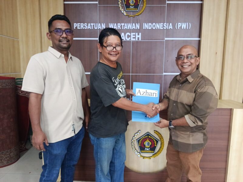 Azhari Pemred aentenews.com mendaftar sebagai calon Dewan Kehormatan PWI Aceh, Kamis (8/10/2026) (Foto.IST).