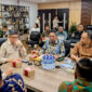 Direktur Kawasan Pemukiman PKP RI Ir. Fitra Nur, M. Si, menerima kunjungan Bupati Pidie Jaya Tgk. H. Syibral Malasyi yang di dampingi Asisten II bidang Ekonomi dan pembangunan Pemerintah Pidie Jaya Orizal Safitri, dalam agenda revisi usulan R3P. 