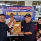 Calon Ketua PWI Aceh Nasir Nurdin menyerahkan syarat dukungan 10 persen dari 320 pemilih di Banda Aceh, Sabtu (17/10/2026) (Foto.IST)