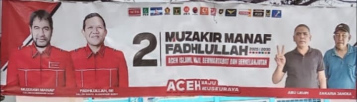 Spanduk Abu leupi memberikan dukungan kepada mualem - Dek Fadh dalam pilgub Aceh 2024. Foto:Dok/ Razi