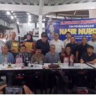 Tim pemenangan Calon Ketua PWI Aceh Nasir Nurdin foto bersama usai makan-makan di salah satu Caffe Peunayong, Banda Aceh, Sabtu (18/12026) (Foto.IST).