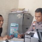 Petugas Samsat Polres Abdya melayani masyarakat. Foto. Dok. Teukunizar/noa.co.id