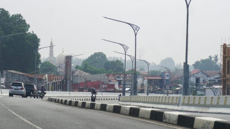 Kondisi berkabut asap di Banda Aceh menjadi pengingat bagi masyarakat untuk tetap waspada dan memantau informasi kualitas udara. Foto: Dok. Diskominfo Kota Banda Aceh