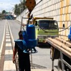 Dinas PUPR Kota Banda Aceh memasang kembali dua pompa air di Underpass Beurawe setelah mengalami gangguan akibat pencurian kabel pada Mei 2026, Kamis (22/10/2026). Foto: Dok. Diskominfo Kota Banda Aceh