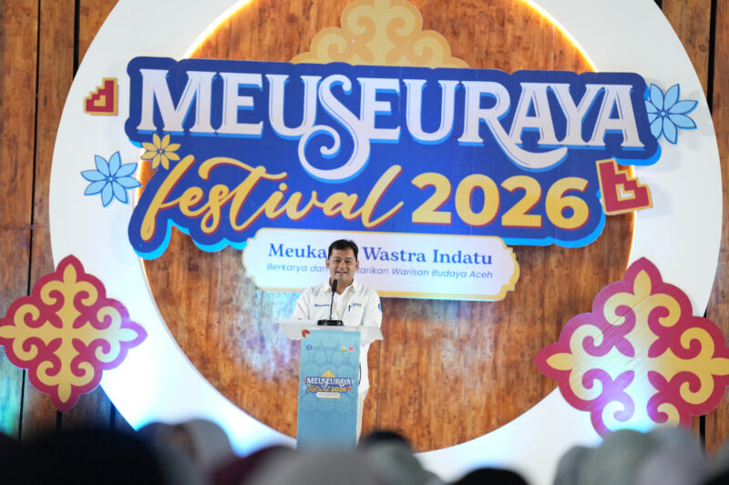 Deputi Kepala Perwakilan Bank Indonesia Provinsi Aceh, Hertha Bastiawan, menyampaikan sambutan pada kegiatan bedah buku Moneyfesting: Sebuah Perjalanan Memaknai Kekayaan dalam Islam di Balee Meuseuraya Aceh, Banda Aceh, Jumat (23/10/2026). Foto: Dok. Istimewa 