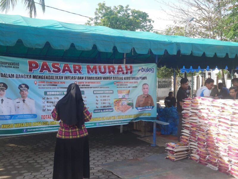Dinas Koperasi, UKM, dan Perdagangan (Diskopukmdag) menggelar program Pasar Murah yang bertempat di di Halaman Masjid Bani Salim, Gampong Lampaseh Kota, Sabtu (24/10/2026). Foto: Dok. Diskominfo Kota Banda Aceh