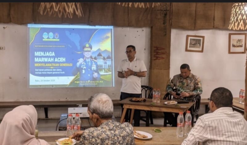 Anggota Komisi III DPR RI dari Fraksi Partai Demokrat, HT Ibrahim, menyampaikan pandangan dalam pertemuan bersama jajaran BNN Provinsi Aceh dan insan pers di Banda Aceh, Rabu (28/10/2026). Foto: Dok. Istimewa 