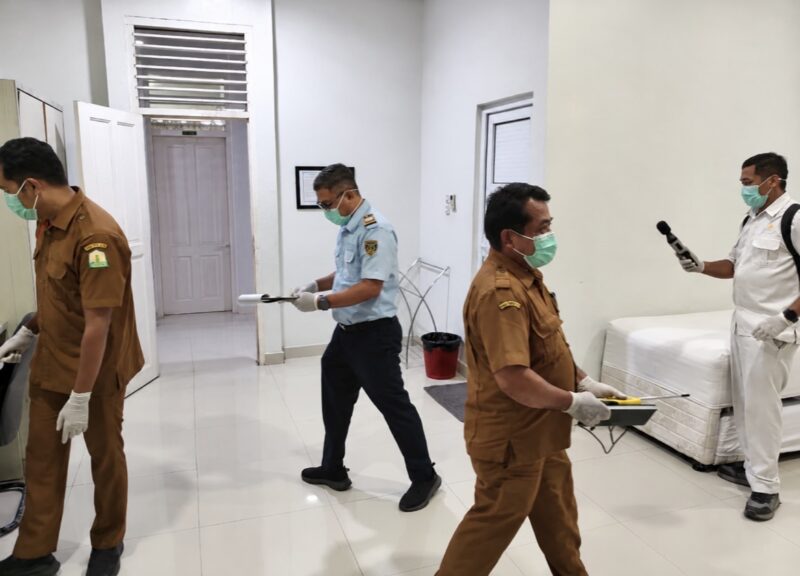 Inspeksi kesehatan lingkungan dilakukan untuk memastikan fasilitas Asrama Haji Kelas I Aceh memenuhi persyaratan kesehatan sebelum digunakan calon jemaah haji, Rabu (28/10/2026). Foto: Dok. Diskominfo Kota Banda Aceh