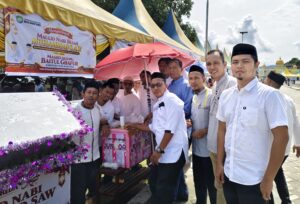 Sekretaris Bapperida Abdya, Najmun Washat bersama sejumlah staf