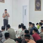 Kapolres Aceh Barat, AKBP Agus Sulistianto saat menyampaikan sambutan pada kegiatan Subuh Keliling Polres Aceh Barat. Foto. Dok. Teukunizar/noa.co.id