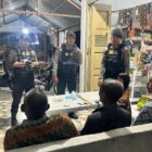 Personel Samapta Polres Abdya memberikan pesan-pean Kamtibmas saat operasi malam. Foto. Dok. Teukunizar/noa.co.id