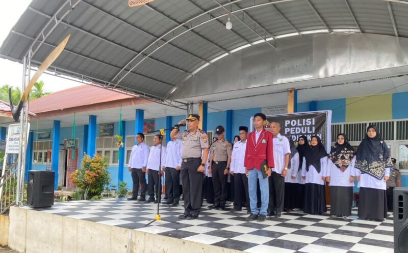 Wakapolres Aceh Barat Daya (Abdya) Kompol Surya Purba, S.H., M.H. memimpin apel di MAN Inovasi Abdya. Foto. Dok. Teukunizar/noa.co.id