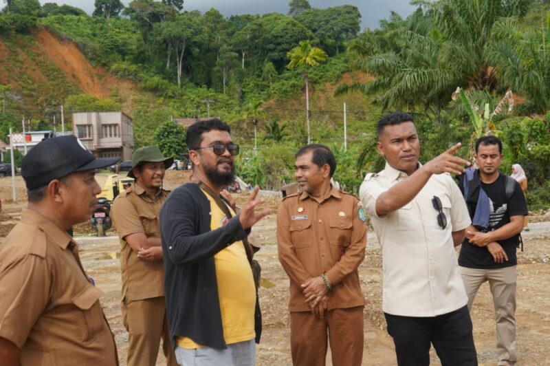 Bupati Abdya Safaruddin meninjau lokasi venue MTQ di Gampong Guhang. Foto. Dok. Teukunizar/noa.co.id