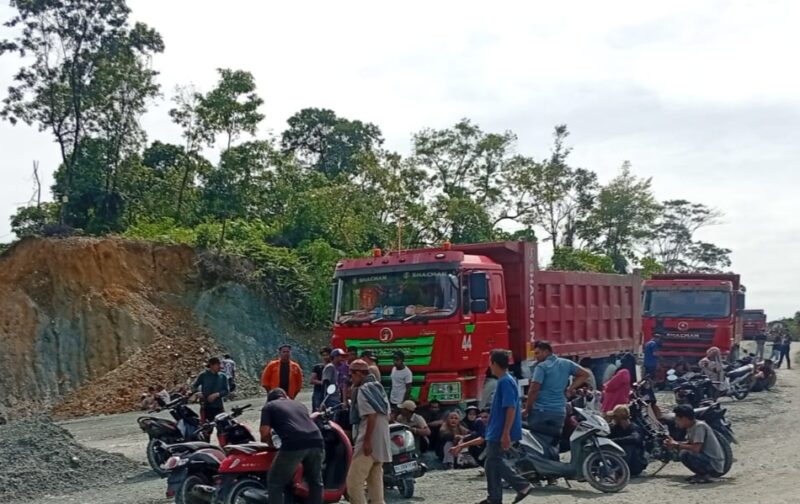 Aktivitas pekerjaan yang dinilai memicu kericuhan saat demo warga Alue Dawah di PT Juya Aceh Mining. Foto. Dok. Teukunizar/noa.co.id