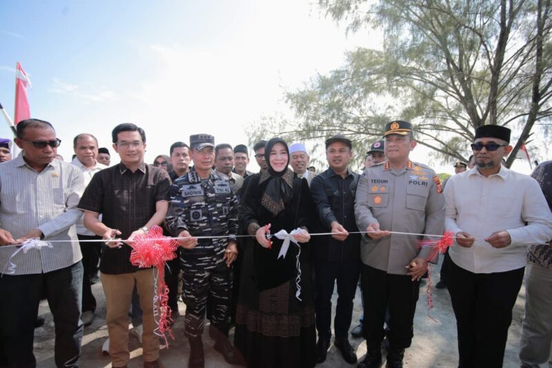 Wali Kota Banda Aceh Illiza Sa’aduddin Djamal meresmikan Pos Pengawasan Satpol PP-WH di kawasan Titik Nol Kutaraja, Gampong Pande, Sabtu (3/10/2026). Foto: Dok. Prokopim Kota Banda Aceh