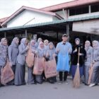 Wali Kota Banda Aceh Illiza Sa’aduddin Djamal bersama jajaran Pemko dan unsur Forkopimda foto bersama usai melaksanakan gotong royong di kawasan Pasar Al-Mahirah untuk mendukung Gerakan Indonesia ASRI, Jumat (2/10/2026). Foto: Dok. Diskominfo Kota Banda Aceh