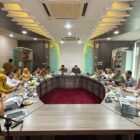 Wakil Wali Kota Banda Aceh Afdhal Khalilullah membahas pengembangan sistem Koperasi Merah Putih Syariah berbasis digital bersama tim peneliti Universitas Syiah Kuala dalam FGD di Banda Aceh, Selasa (6/10/2026). Foto: Dok. Diskominfo Kota Banda Aceh