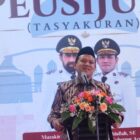 Wakil Gubernur Aceh, H. Fadhlullah, saat memberikan sambutan pada acara peusijuek dan tasyakuran tiga putra asal Aceh yang menjabat sebagai Menteri Koordinator Bidang Pembangunan Manusia dan Kebudayaan (Menko PMK), di Aula Badan Penghubung Pemerintah Aceh (BPPA), Jakarta, Minggu (11/10/2026). Foto: Dok. Biro Adpim Setda Aceh 