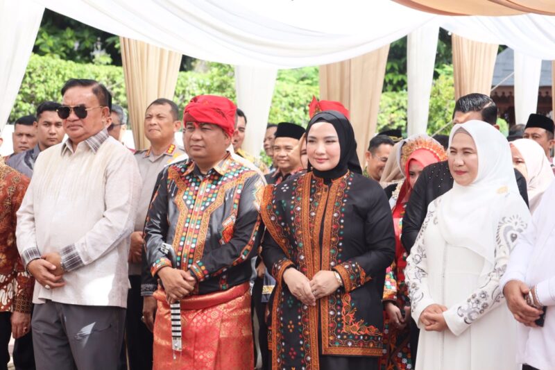 Kapolda Aceh Irjen Pol. Ruddi Setiawan menghadiri kegiatan Maulid Nabi Muhammad SAW dan Silaturahmi Akbar Ikatan Keluarga Aceh Tenggara di Kompleks Meuligoe Gubernur Aceh, Sabtu (10/10/2026). Foto: Dok. Istimewa 