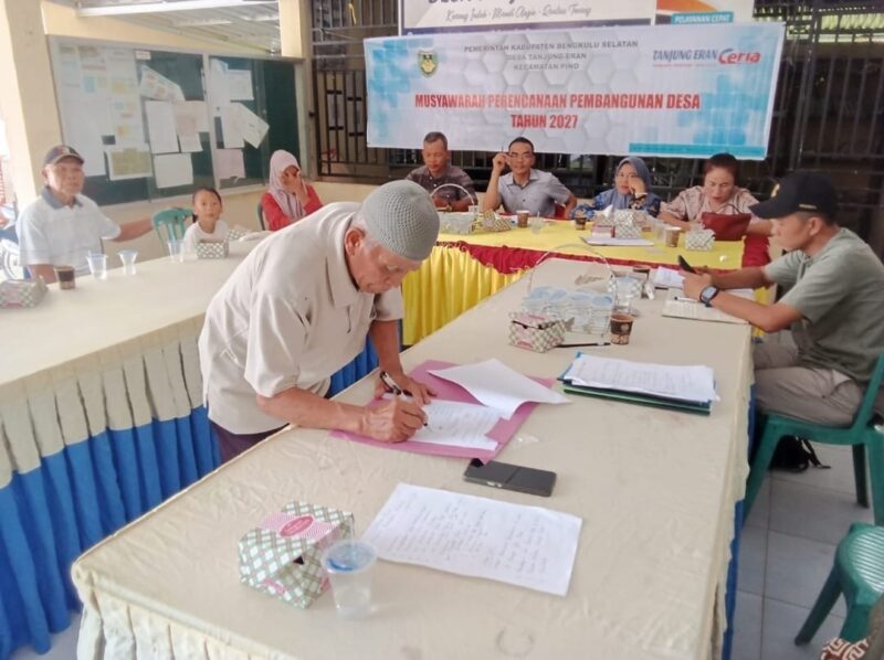 Musyawarah Perencanaan Pembangunan Desa (Musrenbangdes) Tanjung Eran, Kecamatan Pino, Kabupaten Bengkulu Selatan, membahas usulan prioritas pembangunan untuk Tahun Anggaran 2027, Kamis (1/10/2026). Foto: Dok. Pemdes Tanjung Eran